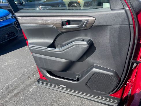 Used 2022 Toyota Highlander Limited image 33