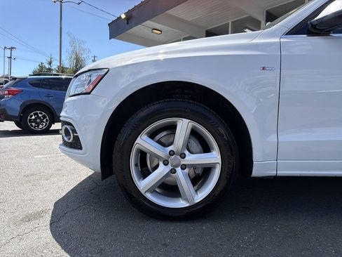 Used 2017 Audi Q5 2.0T Premium Plus w/ Technology Package AWD/4WD image 2