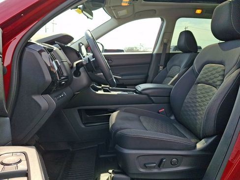 Certified 2023 Nissan Pathfinder SV w/ SV Premium Package AWD/4WD image 14