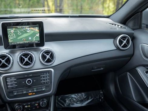 Used 2016 Mercedes-Benz GLA 250 image 28