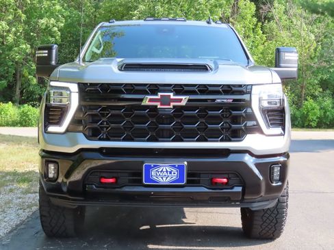 Used 2024 Chevrolet Silverado 2500 ZR2 w/ Technology Package AWD/4WD image 24
