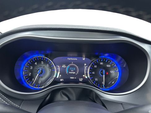 Used 2021 Chrysler Pacifica Touring-L w/ Uconnect Theater Family Group image 13