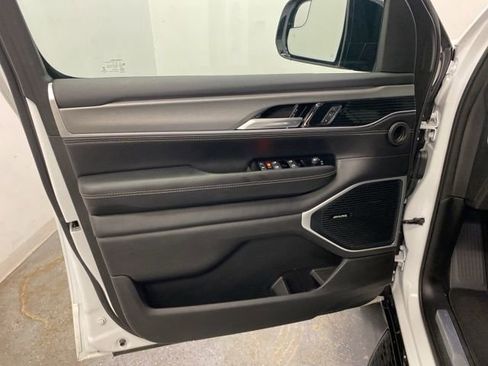 Used 2023 Jeep Wagoneer Series II image 24