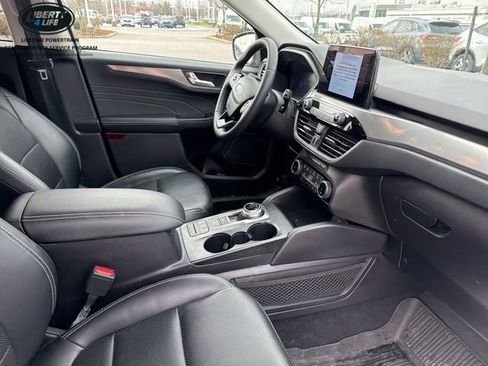 Used 2022 Ford Escape Titanium w/ Class II Trailer Tow Package image 9