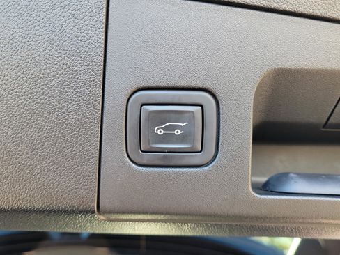 Used 2022 Cadillac XT4 Premium Luxury w/ Enhanced Visibility Package image 11