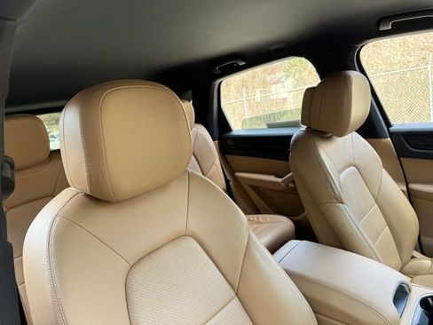 Used 2019 Porsche Cayenne image 34