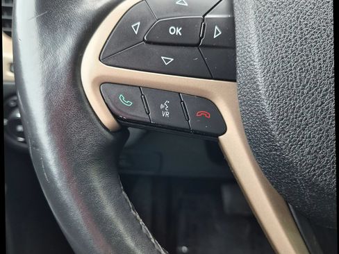 Used 2016 Jeep Cherokee Latitude w/ Comfort/Convenience Group AWD/4WD image 14