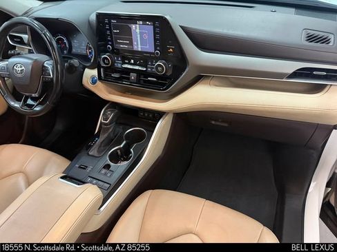 Used 2020 Toyota Highlander XLE FWD image 12