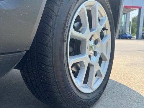 Used 2020 Jeep Renegade Latitude AWD/4WD image 14