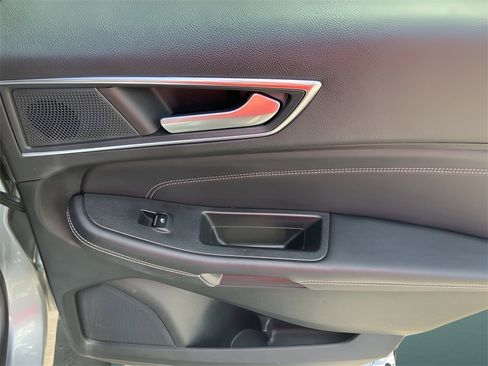 Used 2024 Ford Edge Titanium image 46