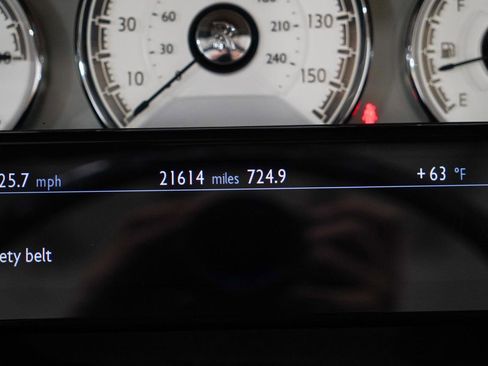 Used 2017 Rolls-Royce Dawn image 40