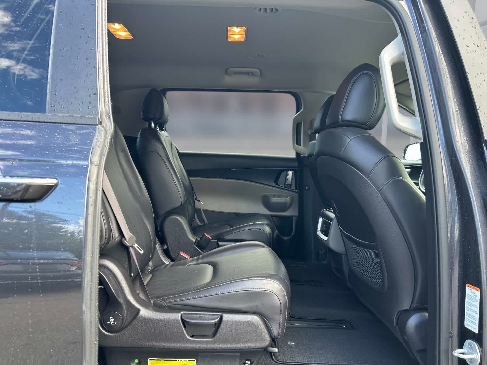 Used 2025 Kia Carnival FWD image 19