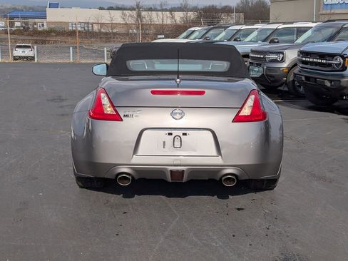 Used 2010 Nissan 370Z Touring image 8