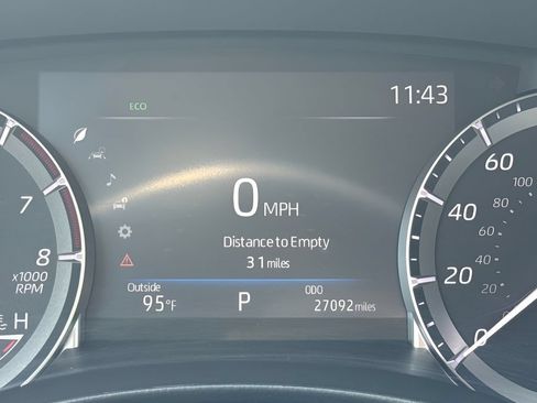 Used 2023 Toyota Highlander XLE FWD image 16
