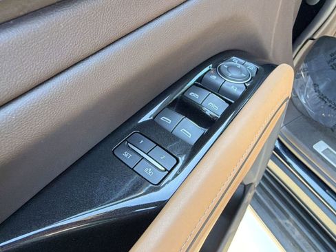 Used 2023 Cadillac Escalade Premium Luxury AWD/4WD image 19