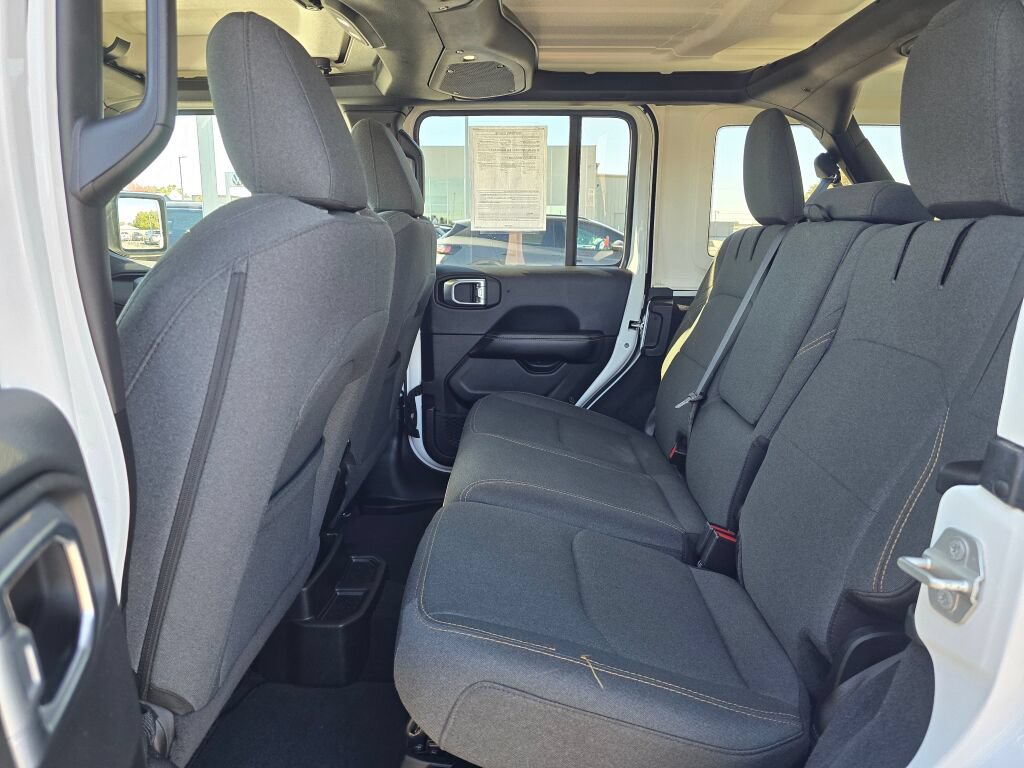 Used 2024 Jeep Wrangler Unlimited Sahara AWD/4WD image 18