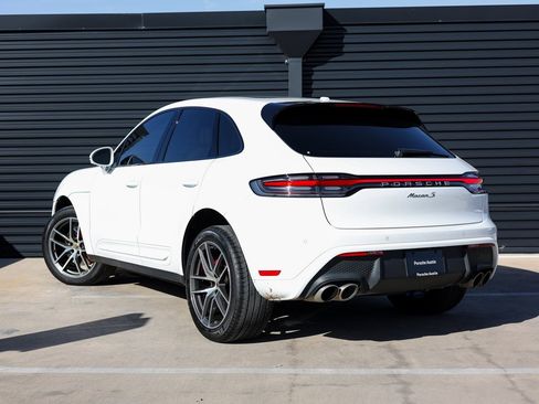 Certified 2022 Porsche Macan S image 3