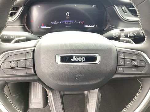 Certified 2024 Jeep Grand Cherokee Laredo AWD/4WD image 12