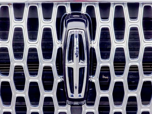 Used 2024 Lincoln Corsair Premiere image 2