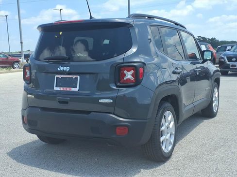Used 2021 Jeep Renegade Latitude FWD image 2