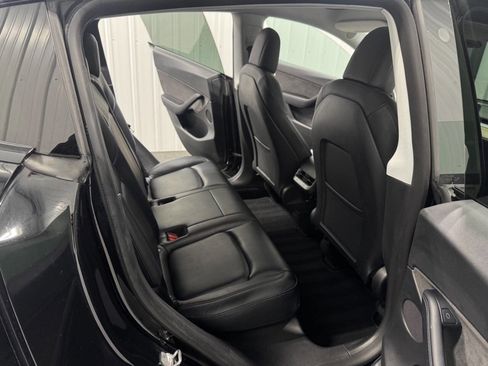 Used 2021 Tesla Model Y Long Range image 25