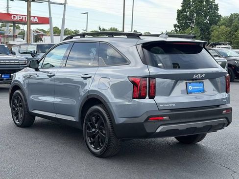 Used 2023 Kia Sorento S w/ Panoramic Sunroof Package AWD/4WD image 3