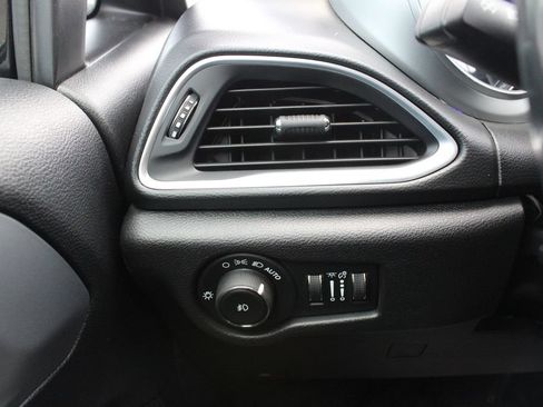 Used 2019 Chrysler Pacifica Touring-L Plus w/ S Appearance Package FWD image 8