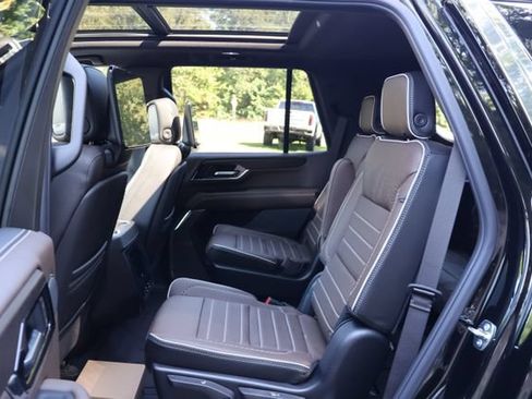 New 2026 GMC Yukon Denali Ultimate w/ LPO, Floor Liner Package AWD/4WD image 22