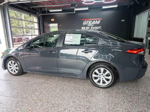 Used 2025 Toyota Corolla LE FWD image 2