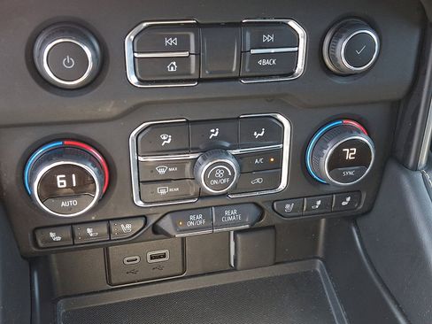 Certified 2024 Chevrolet Suburban Premier AWD/4WD image 18
