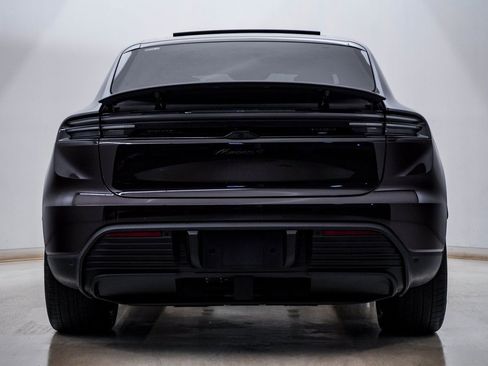 New 2025 Porsche Macan 4 Electric image 11