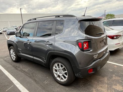 Used 2022 Jeep Renegade Latitude w/ Convenience Group AWD/4WD image 3