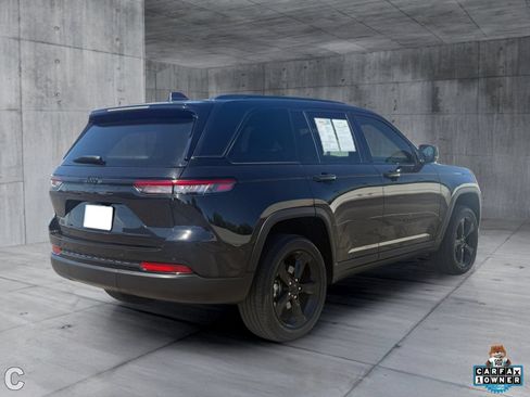 Used 2023 Jeep Grand Cherokee Altitude RWD image 6