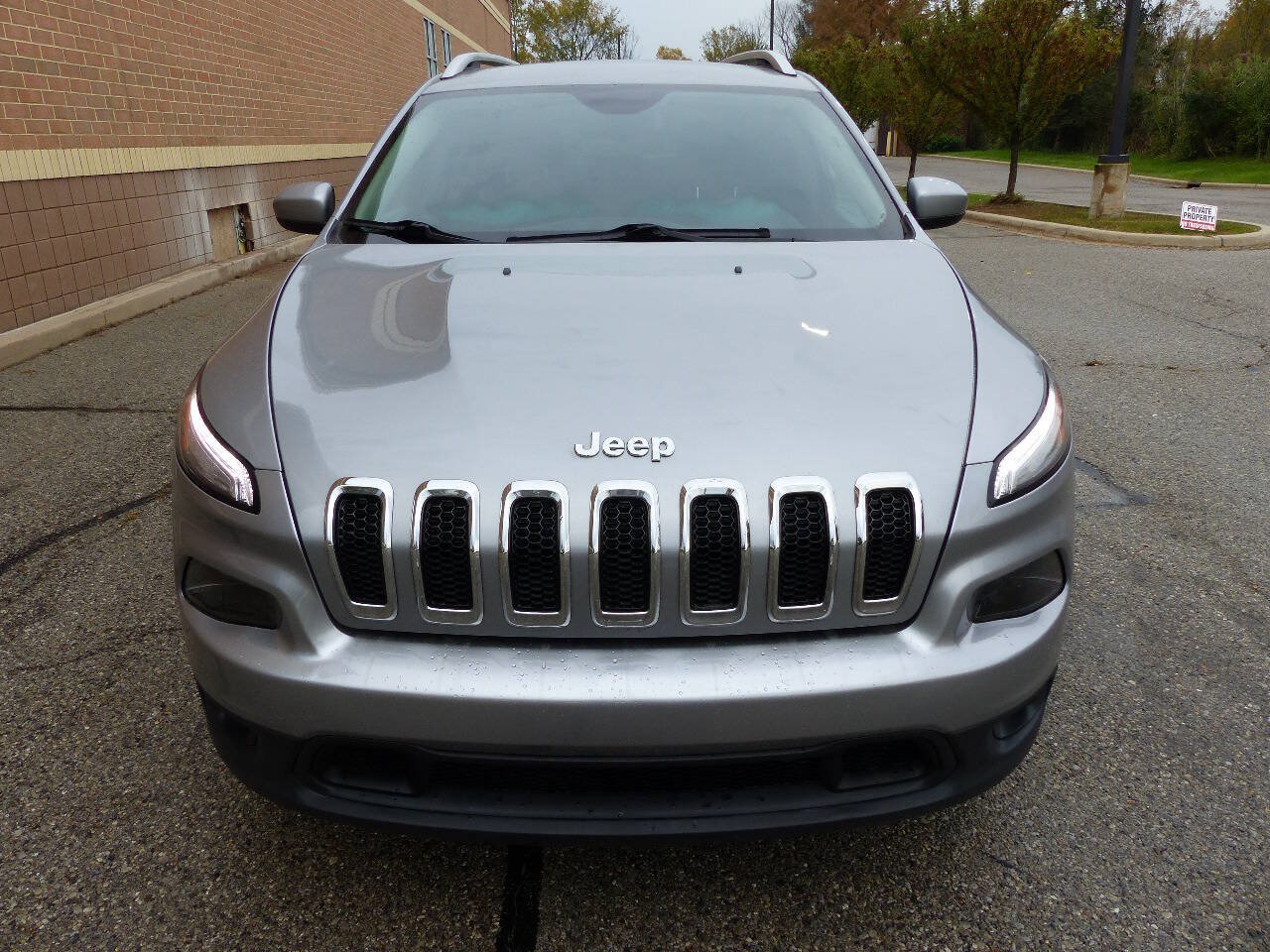 Used 2017 Jeep Cherokee Latitude w/ Cold Weather Group AWD/4WD image 14