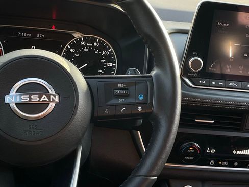 Used 2023 Nissan Rogue SV w/ SV Premium B Package image 15