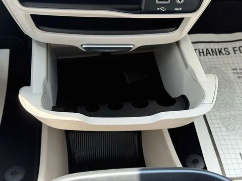 Used 2017 Chrysler Pacifica Touring-L w/ Tire & Wheel Group image 37