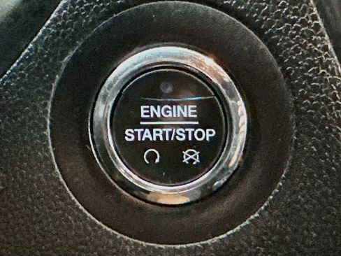 Used 2017 Ford Explorer XLT w/ Equipment Group 202A FWD image 27