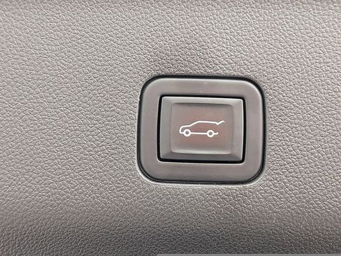 Used 2024 GMC Yukon XL Denali AWD/4WD image 12