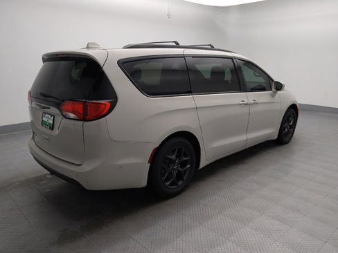 Used 2020 Chrysler Pacifica Touring-L Plus FWD image 10