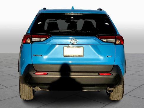 Used 2021 Toyota RAV4 XLE FWD image 5
