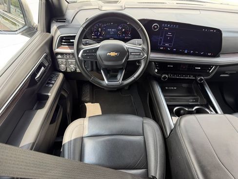 Used 2025 Chevrolet Suburban LT AWD/4WD image 26
