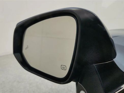 Used 2023 Toyota Highlander LE image 24