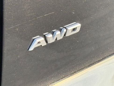 Used 2021 Cadillac XT4 Luxury w/ Cold Weather Package image 10