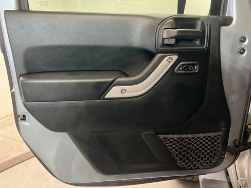 Used 2018 Jeep Wrangler Unlimited Sahara AWD/4WD image 14