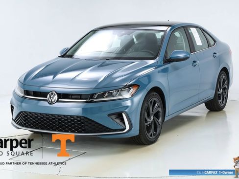 Used 2025 Volkswagen Jetta SE w/ Sunroof Package FWD image 38