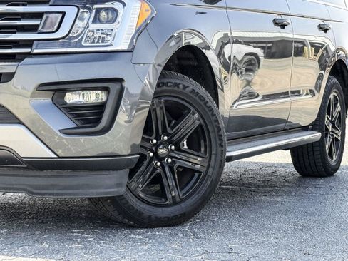 Used 2021 Ford Expedition XLT RWD image 2