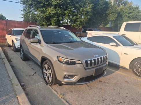 Used 2020 Jeep Cherokee Limited FWD image 18