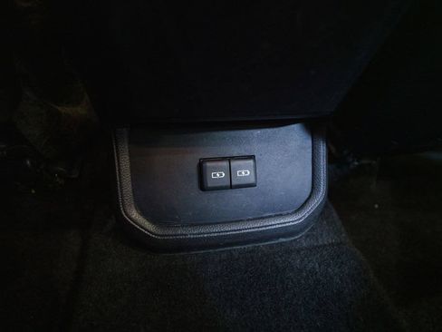 Used 2023 Toyota Highlander LE FWD image 31