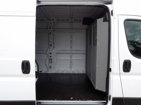 Used 2023 RAM ProMaster 2500 w/ Driver Convenience Group FWD image 27