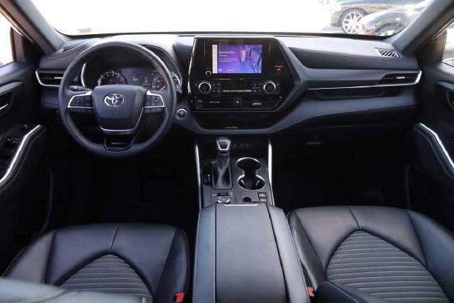 Used 2023 Toyota Highlander XSE AWD/4WD image 26